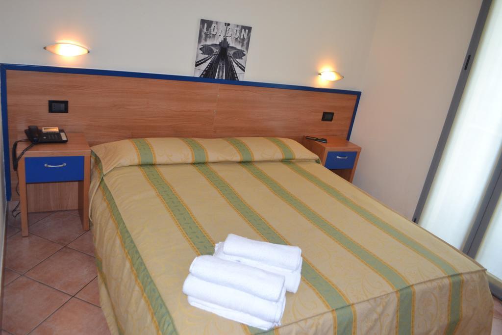 Hotel Iride Stazione Lambrate Citta Studi Milán Habitación foto