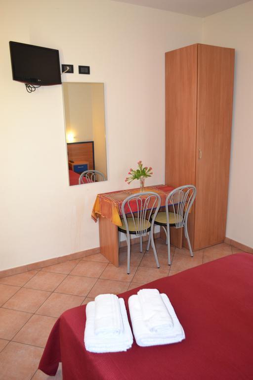 Hotel Iride Stazione Lambrate Citta Studi Milán Habitación foto