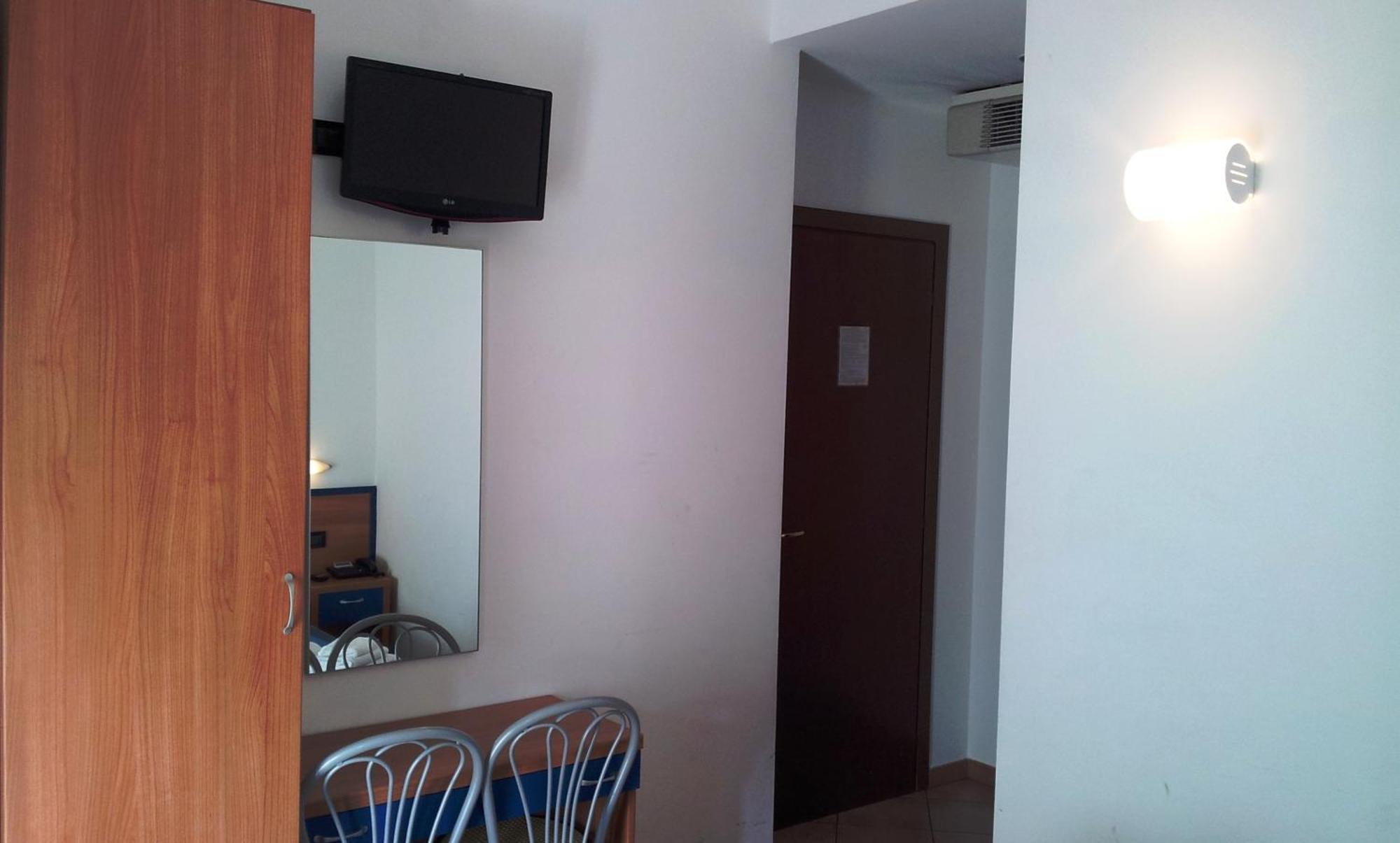 Hotel Iride Stazione Lambrate Citta Studi Milán Exterior foto