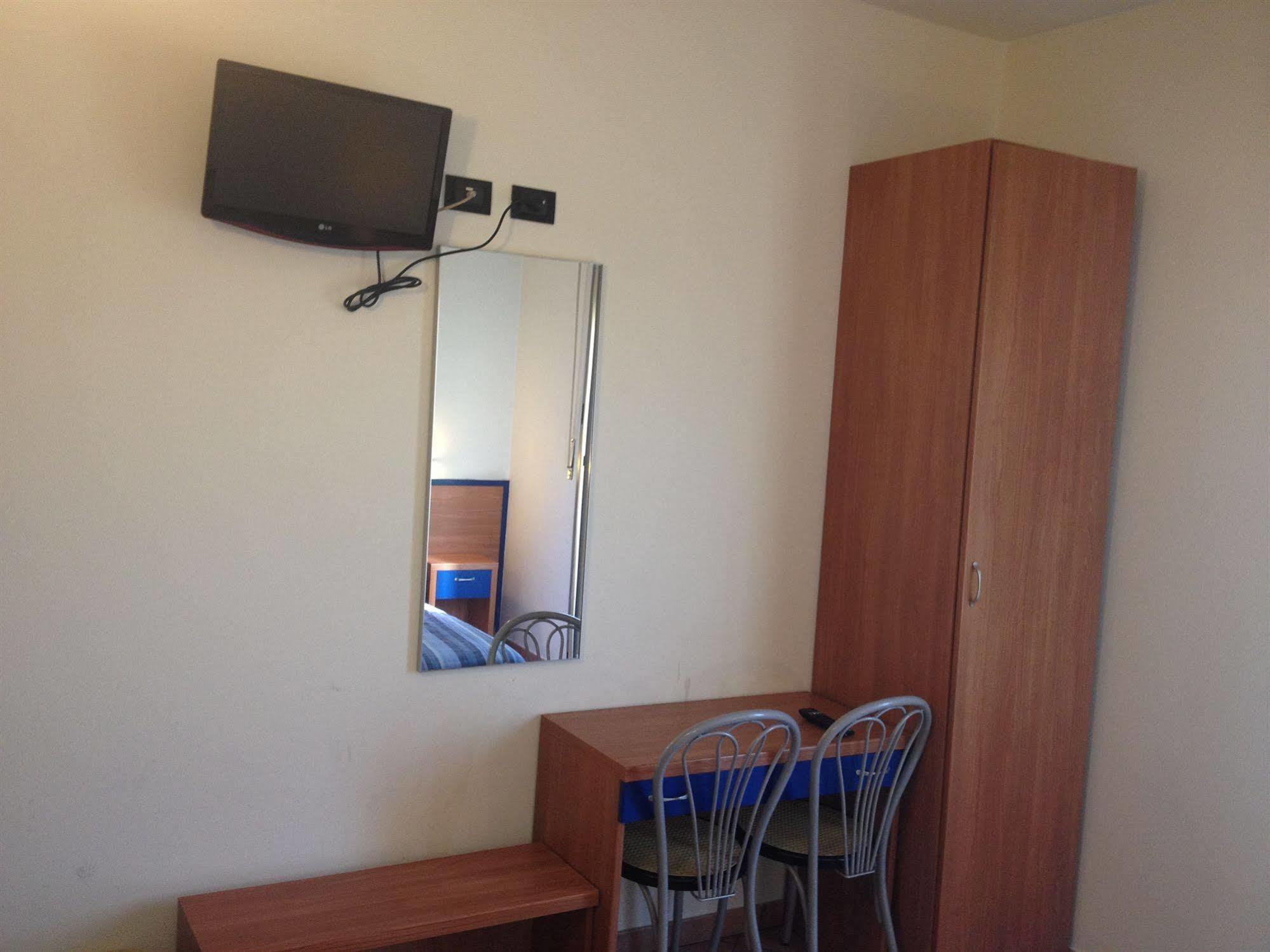 Hotel Iride Stazione Lambrate Citta Studi Milán Exterior foto